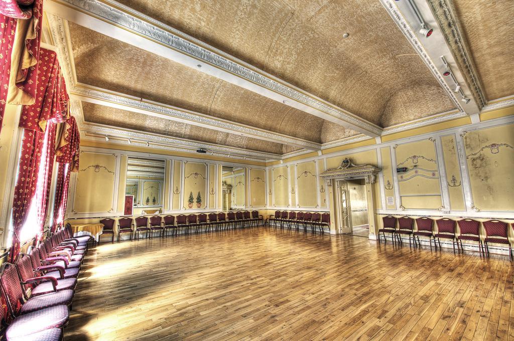 איסטבורן Albany Lions Hotel מראה חיצוני תמונה