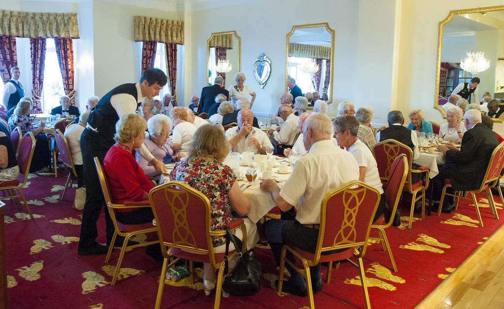 איסטבורן Albany Lions Hotel מראה חיצוני תמונה